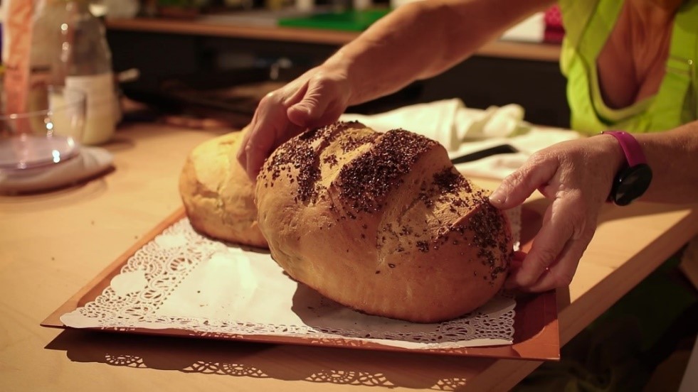 Peka kruha ob otvoritvi Sitarjeve hiše, Alenka Peterlin